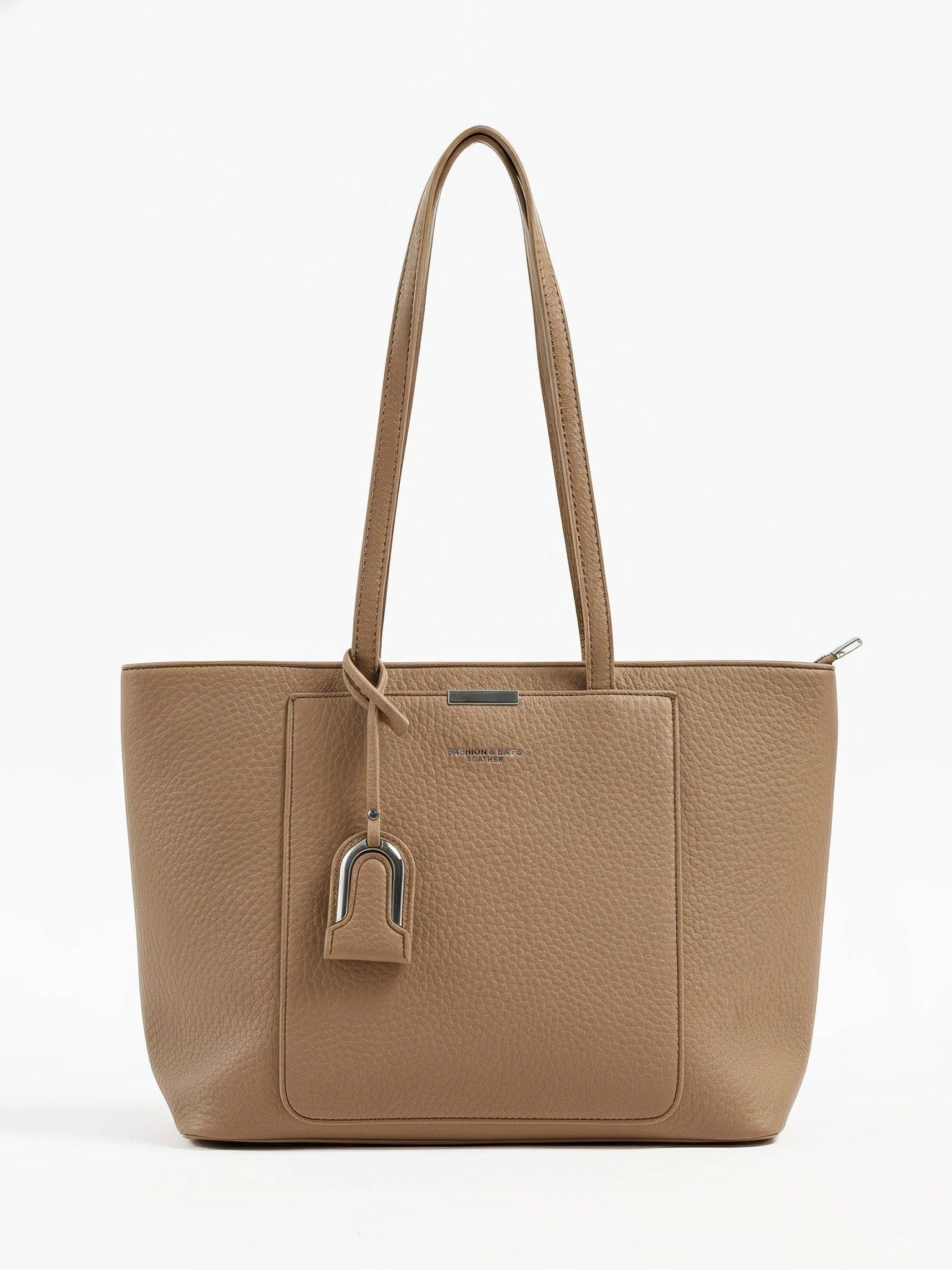 Сумка-тоут с декоративным брелком в ассортименте